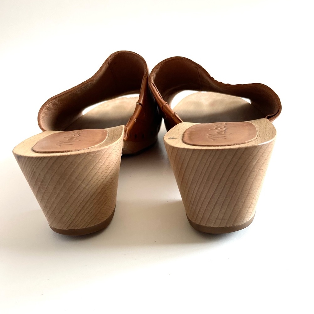 MADEWELL • The Evelyn Clog Slide Sandal in Burnished Caramel - Picture 15 of 16